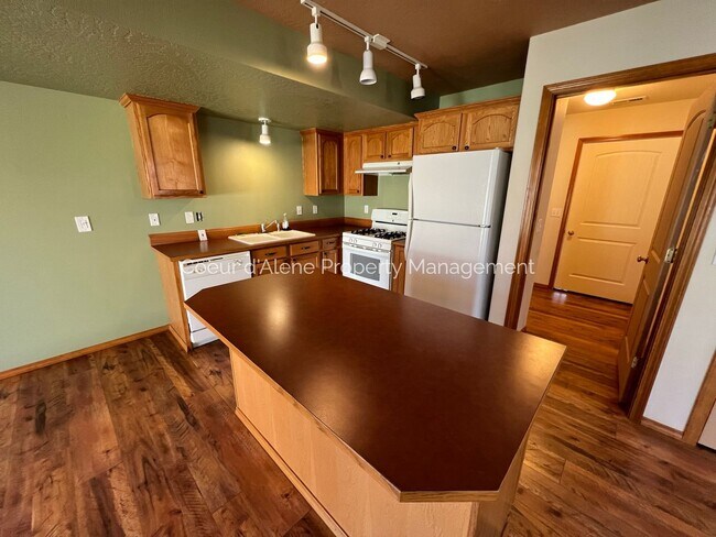 Building Photo - 6405 W Trestle St