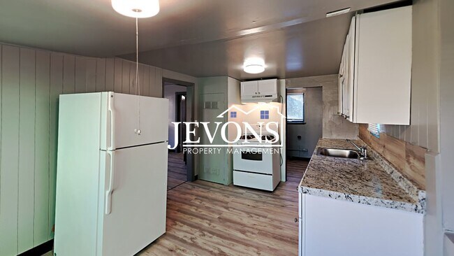 Building Photo - Your Next-Door Deal: Rent Ready!