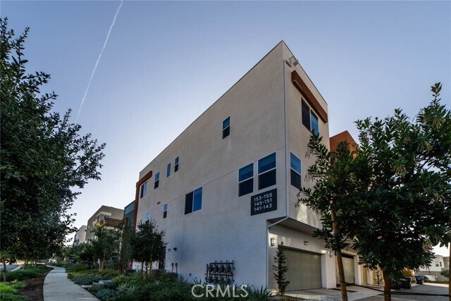 Primary Photo - 155 Baluster