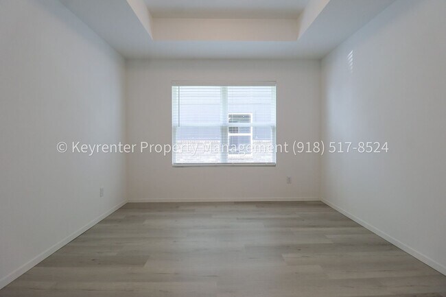 Building Photo - 2908 S Redwood Ave