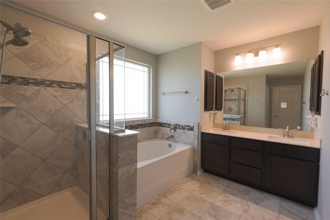 Building Photo - 404 Kaden Prince Dr