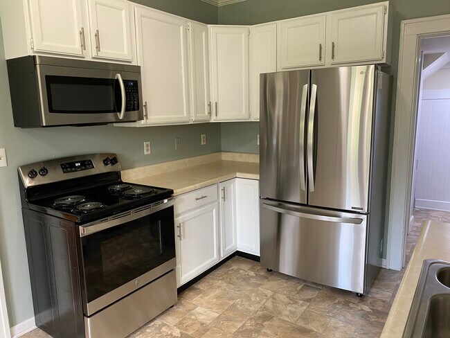 Kitchen with new stainless steel appliances - 3901 N Pennsylvania St