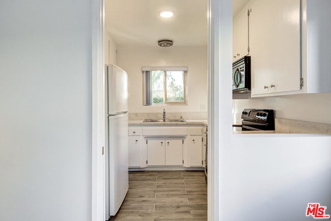 Building Photo - 2230 Redondo Blvd