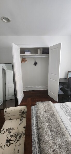 Building Photo - 1530 S Vogdes St