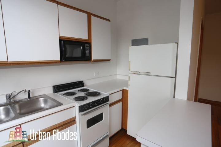 Building Photo - 633 W Barry Ave