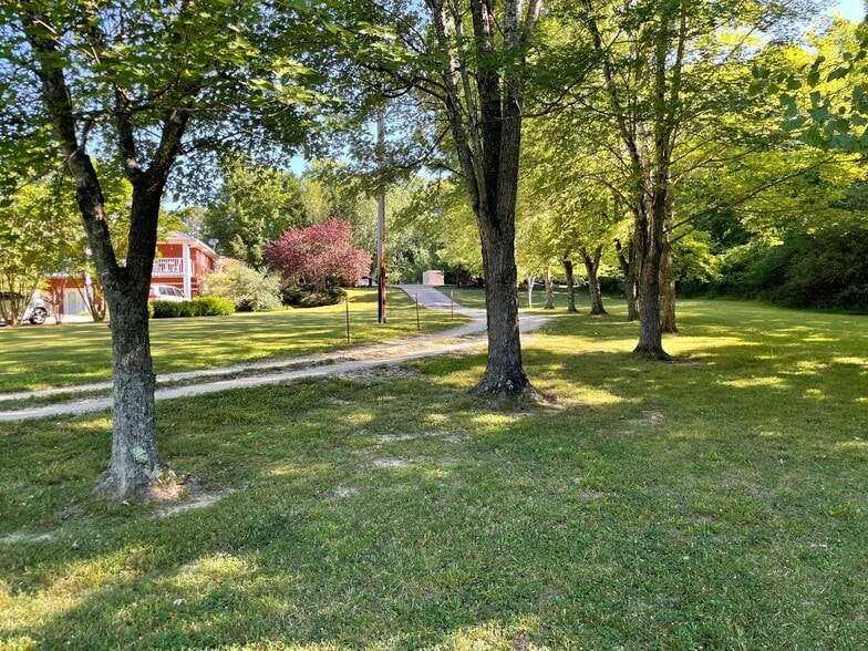 Building Photo - 174 Schools Dr