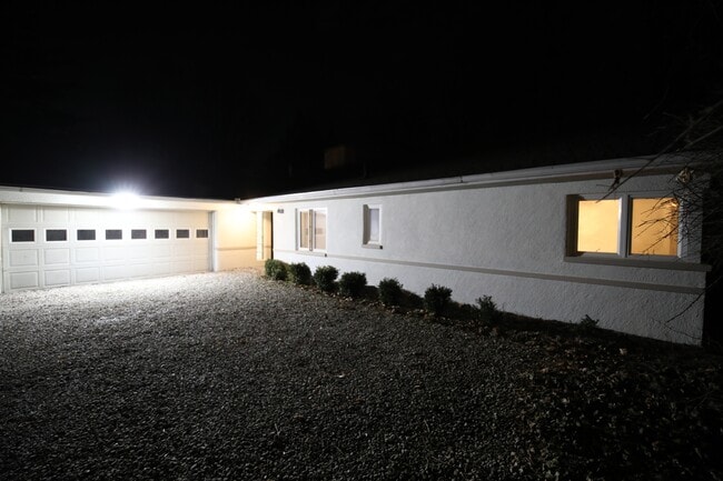 Building Photo - 3191 E Broad St