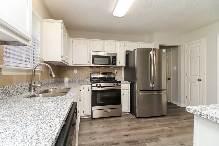 Building Photo - 8432 Creek Front Dr