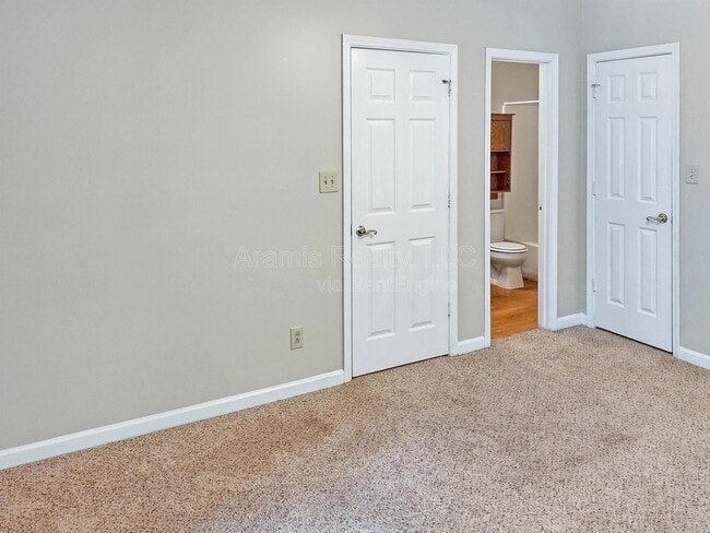 Building Photo - 117 Oriole Dr