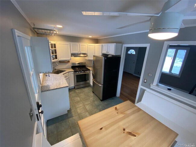 Building Photo - 39 W 7th St