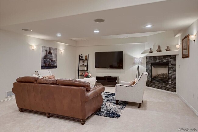 Building Photo - Extravagant home with lots to offer!