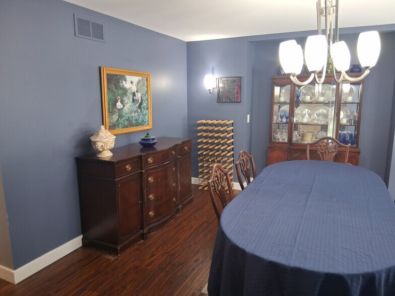 Formal Dining Room - 2710 English Rd