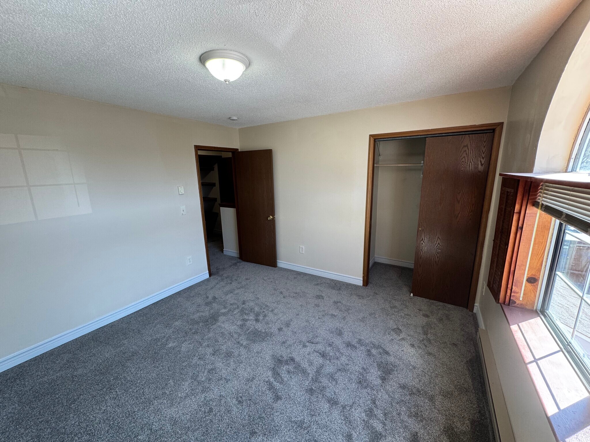 Building Photo - 975 Meriden Rd