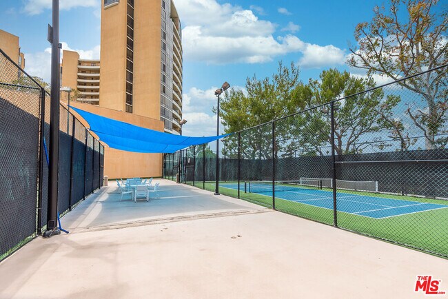 Building Photo - 4265 Marina City Dr