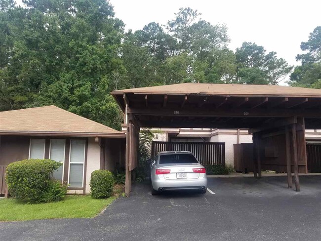 Primary Photo - 209 Westwood Dr