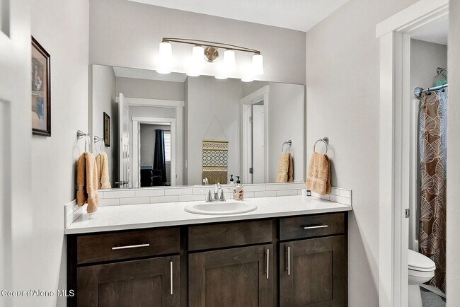 Building Photo - Coeur d'Alene Place – 3 Bed, 2.5 Bath Home...