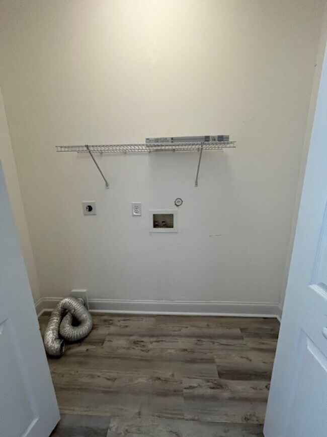 Building Photo - Lovely Home in the Love Grove subdivision!