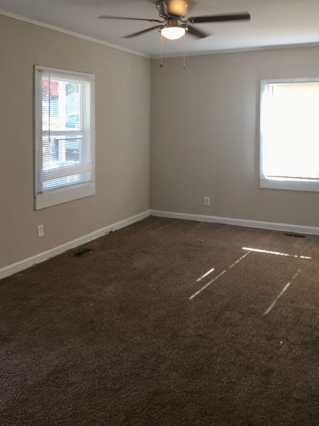 Building Photo - COMING SOON! SPACIOUS 2 Bedroom House! DEPOSIT-FREE Renting option thru OBLIGO! Deposit Alternati...