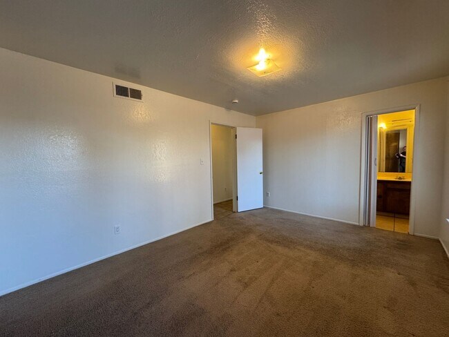 Building Photo - Four Bed, Two Bath Home In North Stockton