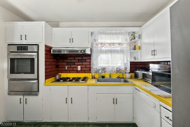 Building Photo - 34 Ward Ave