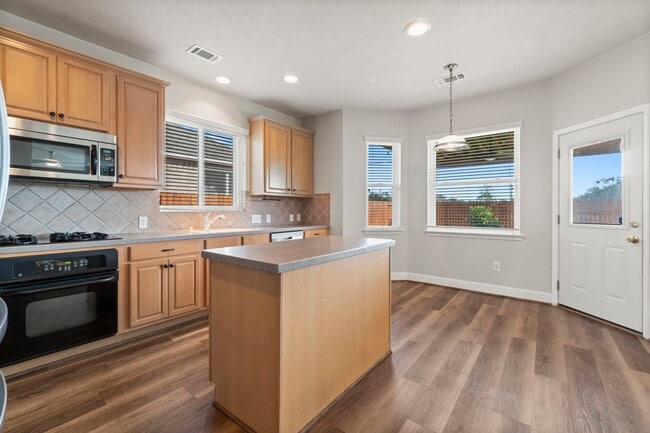 Building Photo - 3505 Cedar Prairie Dr