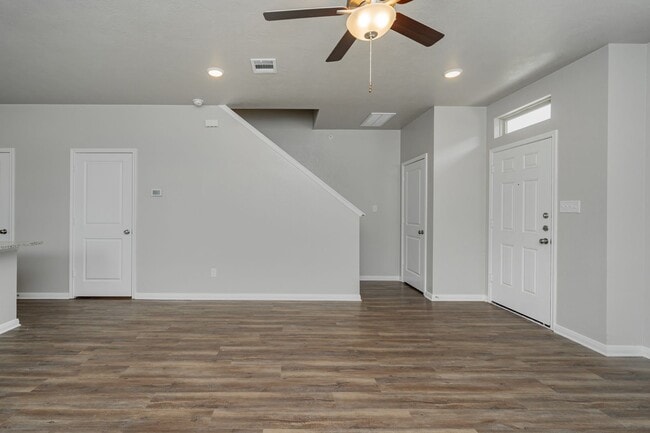 Building Photo - Spacious Townhome Available Now!