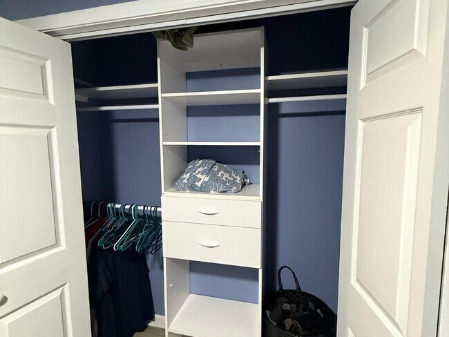 Building Photo - 1733 Ellenwood Dr NE