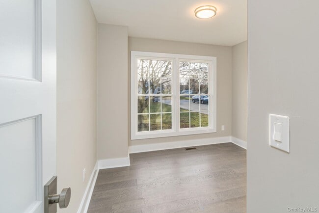 Building Photo - 970 Village Ln