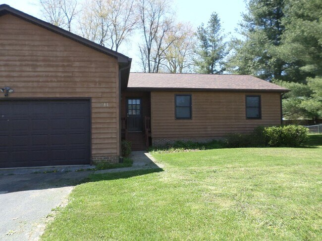 Building Photo - 1333 Mockingbird Dr