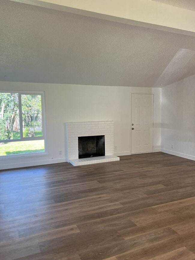 Building Photo - MARCH MOVE IN SPECIAL!! STUNNING REMODELED 3 BED HOME IN CARMICHAEL!!