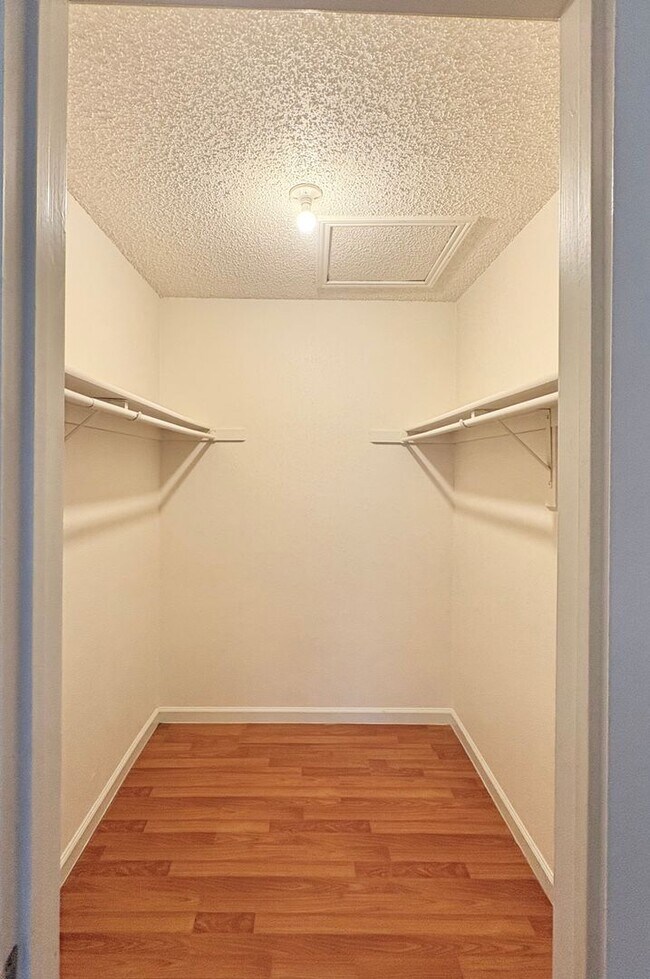 Building Photo - Move-In Ready Condo with Pool, Fireplace i...