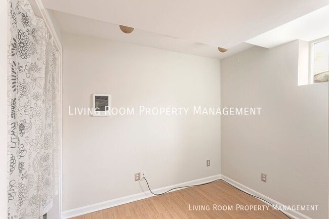 Building Photo - Bright Oversized Basement Apartment in Alb...