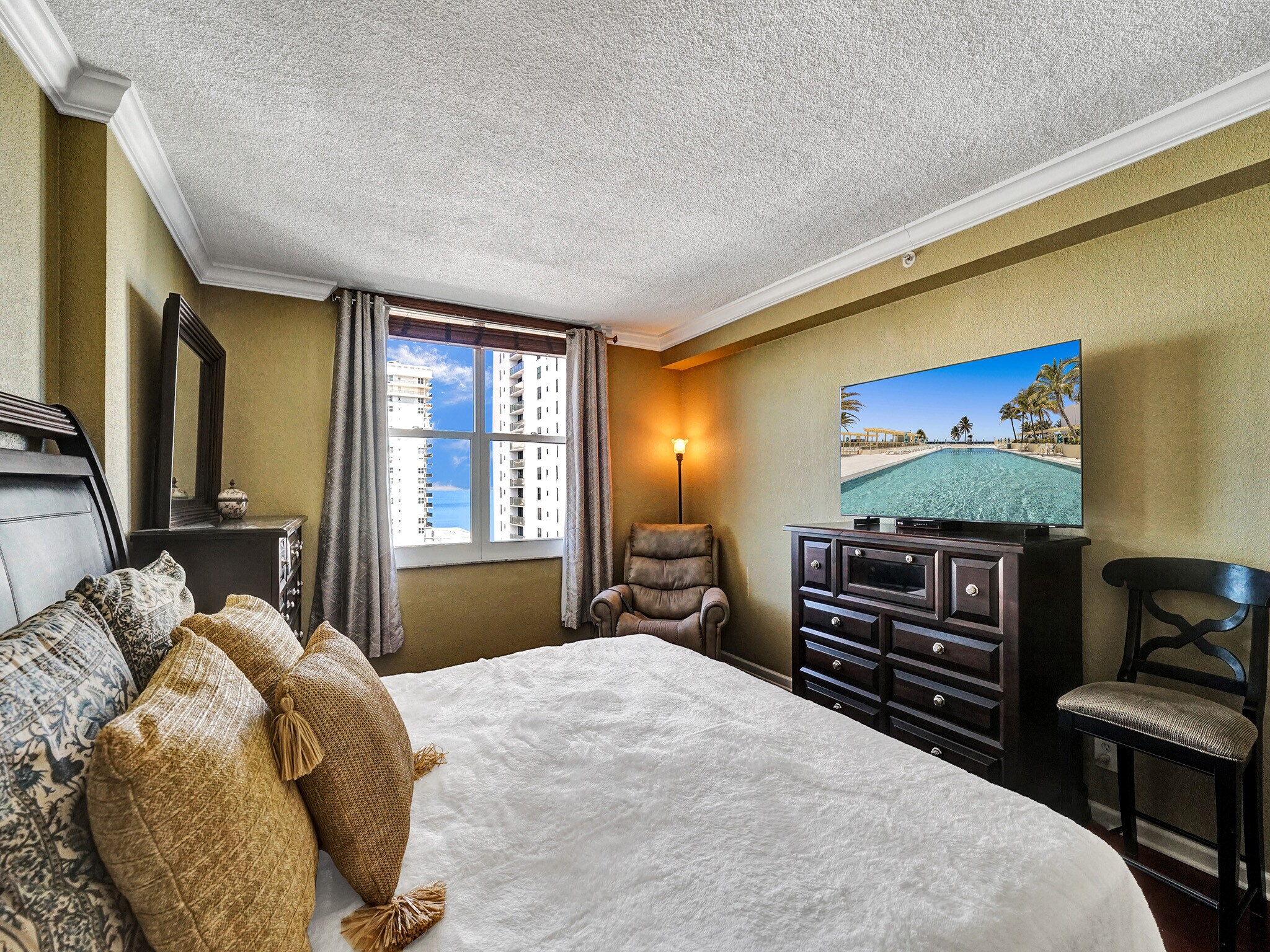 Building Photo - 2501 S Ocean Dr