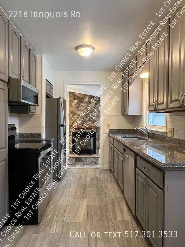 Building Photo - 2216 Iroquois Rd