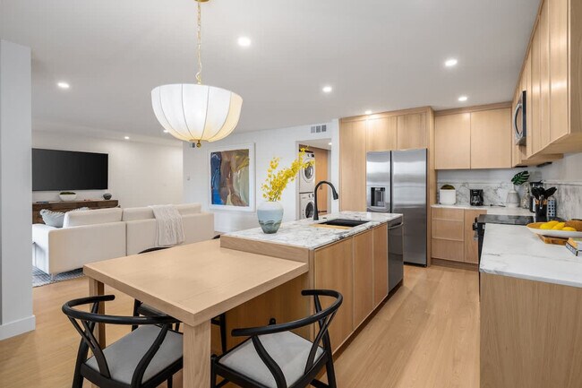 Building Photo - 4747 Marina Dr