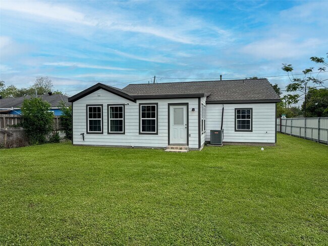 Building Photo - 730 Dunkley Dr
