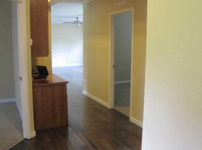 Building Photo - 758 Green Rd