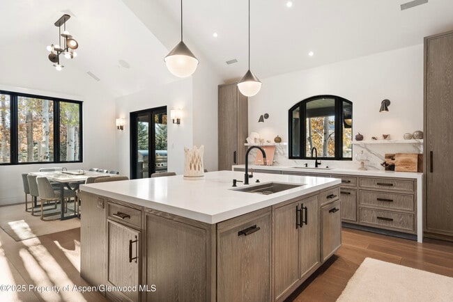 Building Photo - 75 McLain Ct