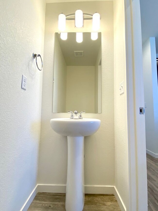 Building Photo - Beautifully built townhome in Banning Lewis Ranch ready Now!!