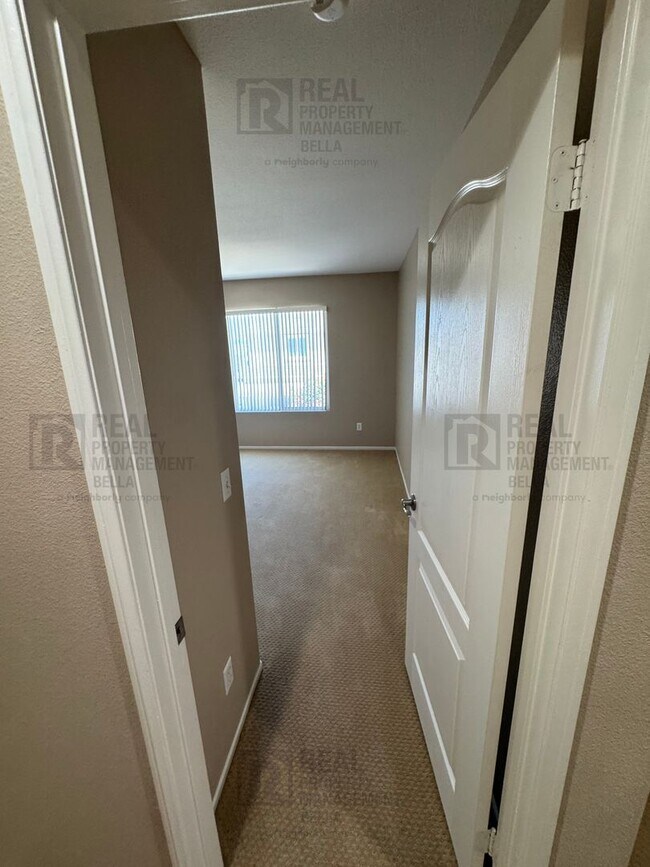 Building Photo - 756 Conlon Dr