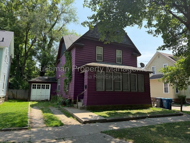 Building Photo - 917 Oak St