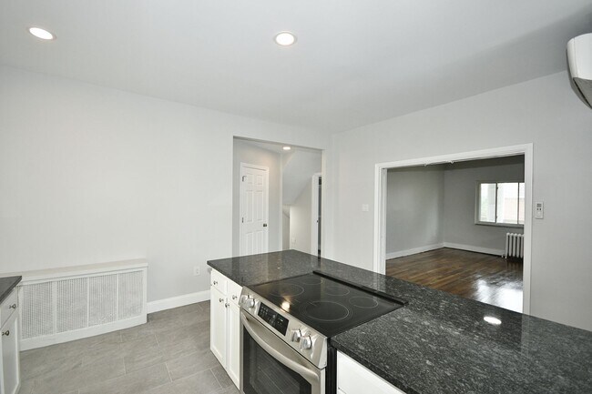 Building Photo - 7700 Francis