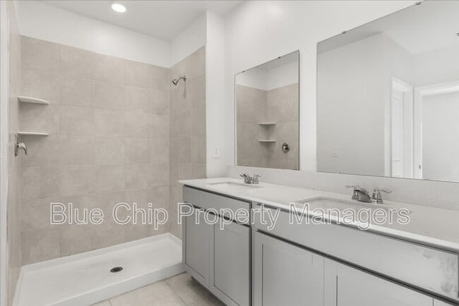 Building Photo - 1725 White Water Ct