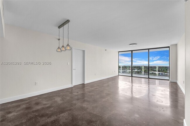 Building Photo - 20515 E Country Club Dr