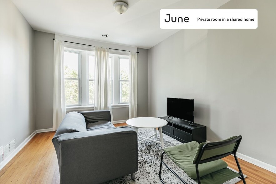 Building Photo - Room in Shared 3 bed/1 bath home