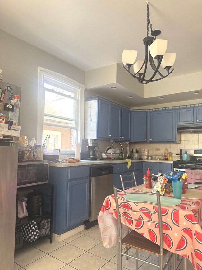 Building Photo - 2971 S Lyman St