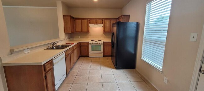 Building Photo - 8007 Ellinger Ln