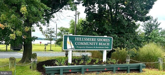 Building Photo - 122 W Bay View Dr