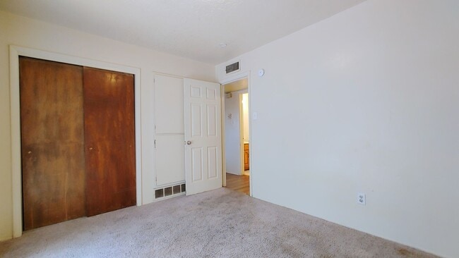Building Photo - 532 Chama St SE
