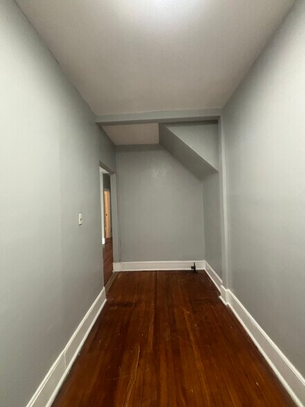 Building Photo - 152 Shephard Ave